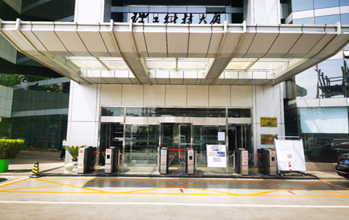 理工科技大厦正门